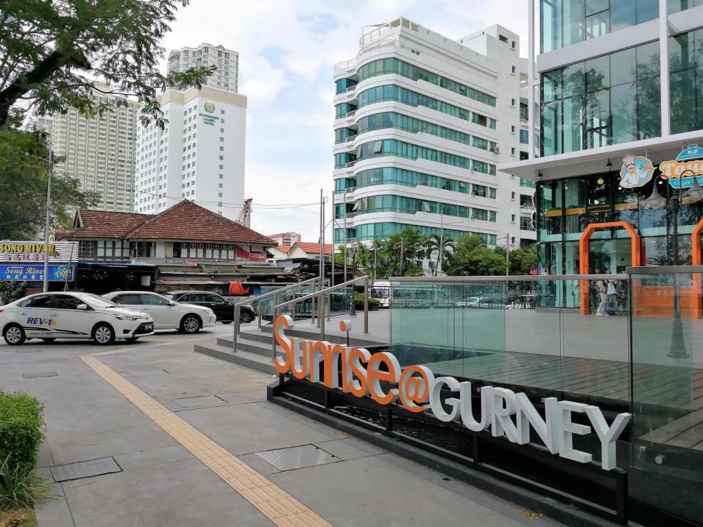 Sunrise Gurney Executive Premium Large * George Town