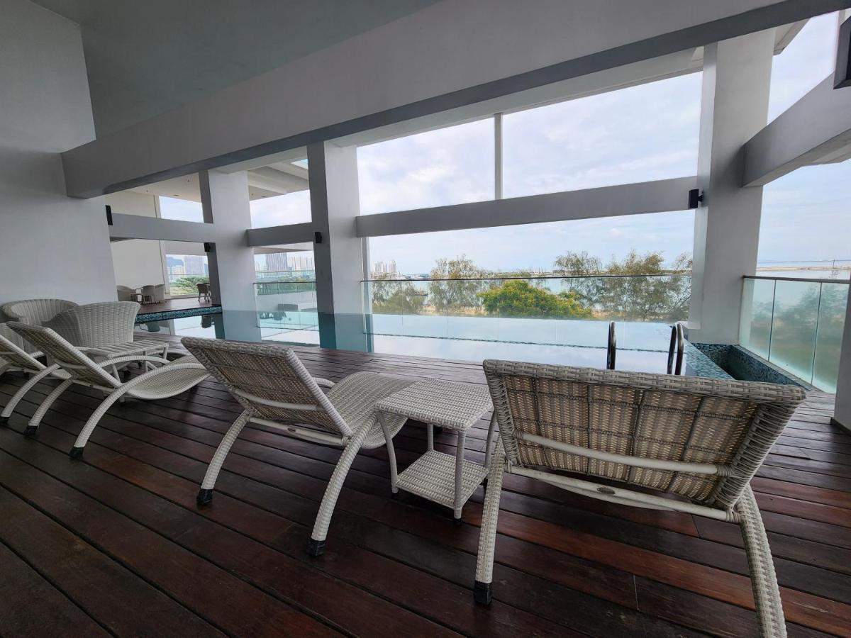 Sunrise Gurney Executive Premium Large Apartment