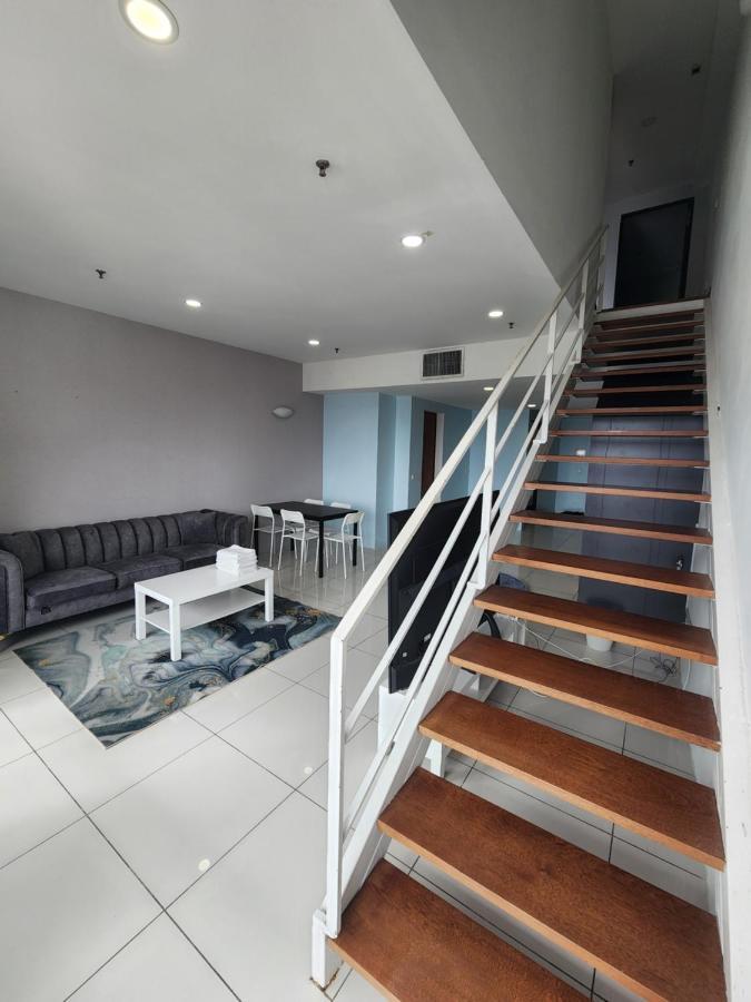 Sunrise Gurney Executive Premium Large * George Town