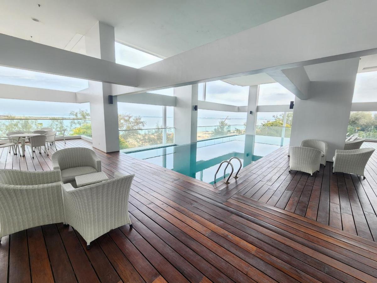 Sunrise Gurney Executive Premium Large Apartment George Town