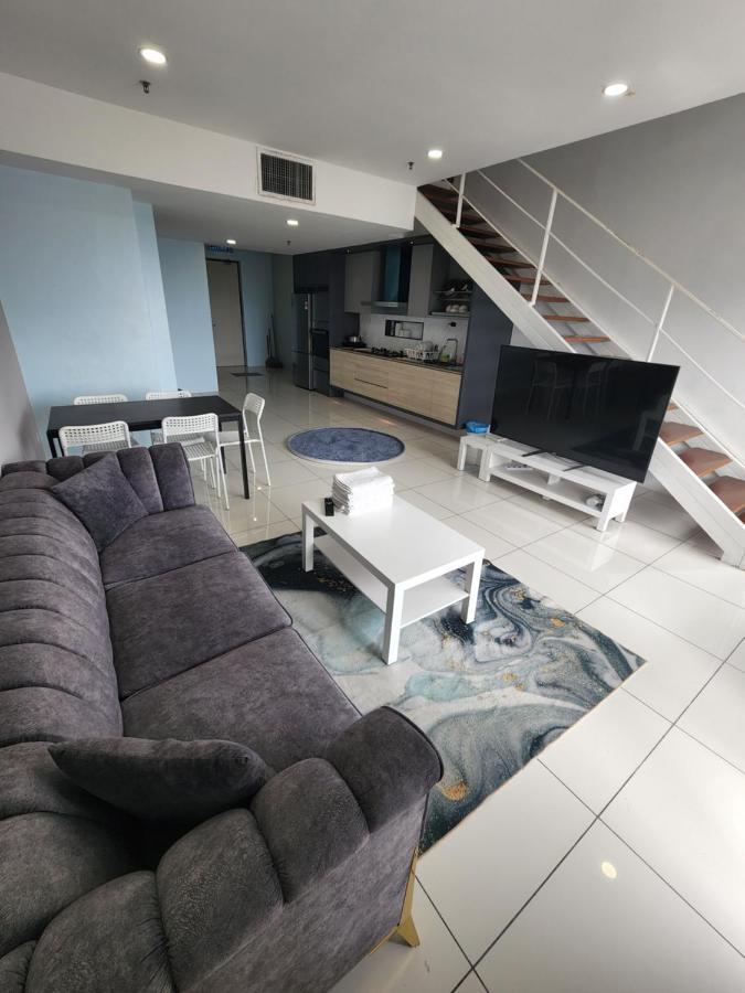 Sunrise Gurney Executive Premium Large * George Town