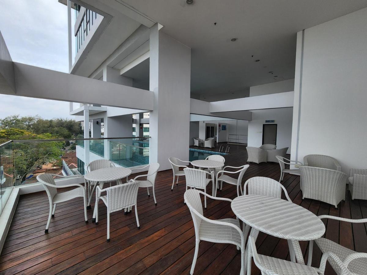 Sunrise Gurney Executive Premium Large Apartment George Town