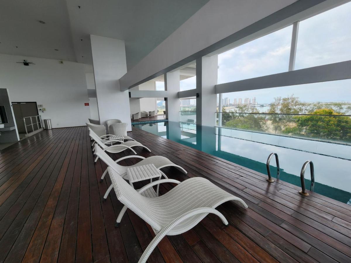 Sunrise Gurney Executive Premium Large Apartment