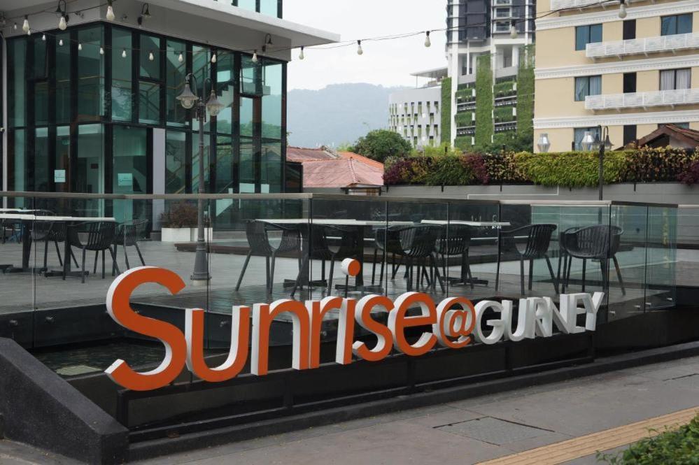 Sunrise Gurney Executive Premium Large Apartment