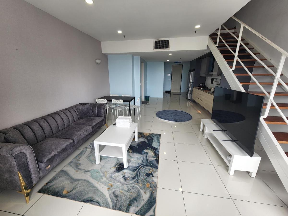 Sunrise Gurney Executive Premium Large Apartment George Town