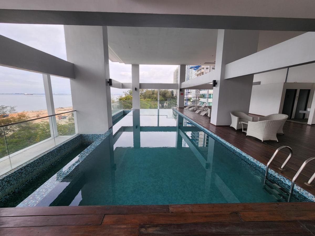Sunrise Gurney Executive Premium Large Apartment *