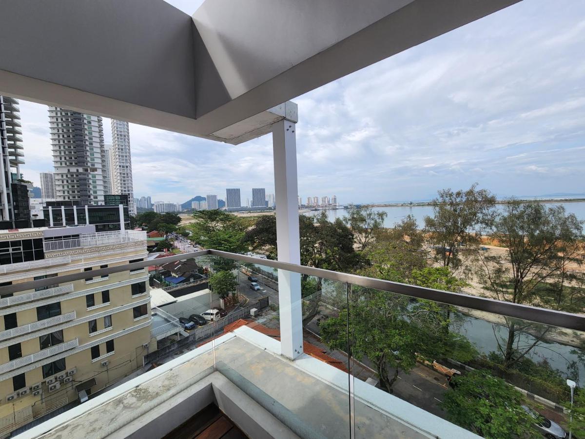 Sunrise Gurney Executive Premium Large Apartment George Town