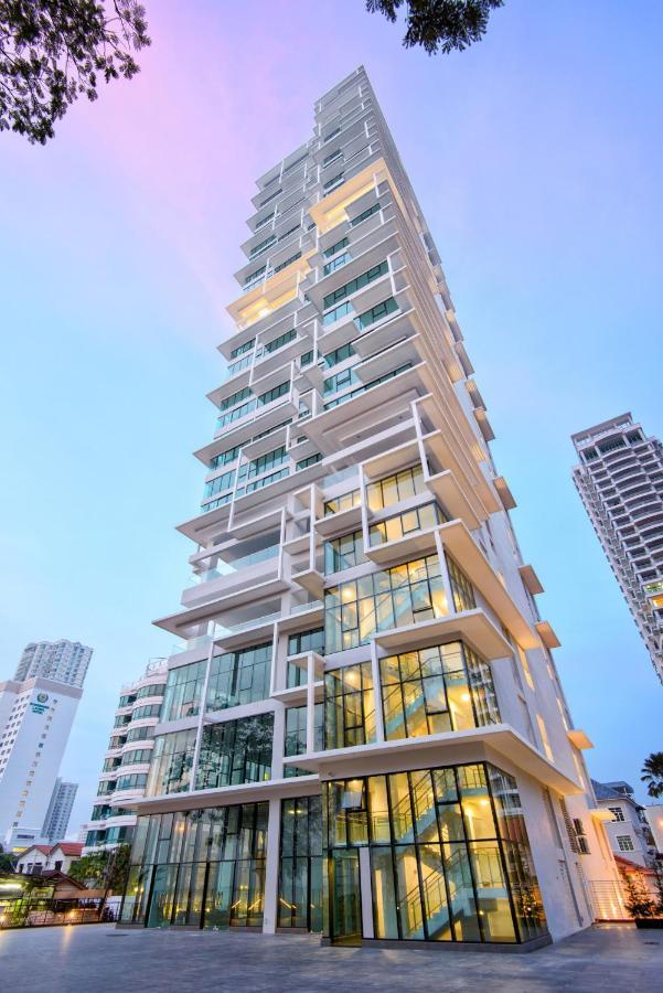 Sunrise Gurney Executive Premium Large * George Town